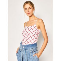 Top Tommy Jeans Cami DW0DW08012. Białe bluzki damskie Tommy Jeans, l, bez wzorów, z jeansu, polo, bez rękawów. W wyprzedaży za 99,00 zł.