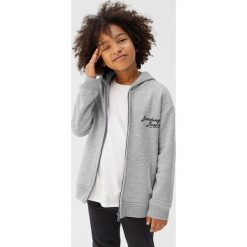 Mango Kids - Bluza dziecięca Board 110-164 cm. Szare bluzy chłopięce Mango Kids, z nadrukiem, z bawełny, bez rękawów, z kapturem. W wyprzedaży za 59,90 zł.