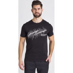 T-SHIRT ARMANI EXCHANGE. Czarne t-shirty męskie Armani Exchange, s, z nadrukiem, z bawełny, z okrągłym kołnierzem. Za 181,30 zł.