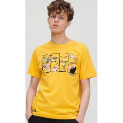 Koszulka z postaciami z kreskówek Cartoon Network - Żółty. Żółte koszulki męskie Cropp, s, z motywem z bajki, bez kołnierzyka, bez rękawów. Za 59,99 zł.