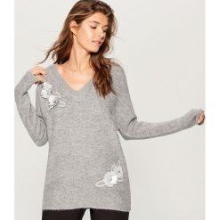 Melanżowy sweter z aplikacją - Szary. Szare swetry klasyczne damskie Mohito, l. Za 129,99 zł.