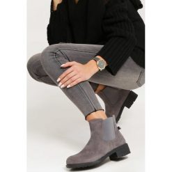 Szare Botki Sexy And I Know It. Szare botki damskie vices, z futra, bez obcasa, na płaskiej podeszwie, bez zapięcia. Za 79,99 zł.