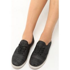 Czarne Tenisówki Yanna. Czarne trampki i tenisówki damskie marki Born2be, bez wzorów, na sznurówki. Za 39,99 zł.