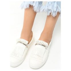 Białe Slip On Jyn. Białe trampki damskie slip on marki Reserved, na wysokim obcasie. Za 59,99 zł.