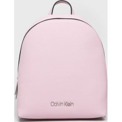 Calvin Klein - Plecak. Szare plecaki damskie Calvin Klein, z materiału. Za 549,90 zł.
