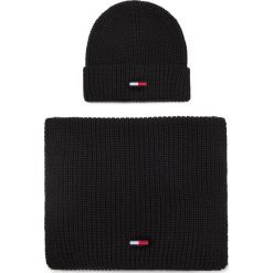Zestaw Szalik i Czapka TOMMY JEANS - Tjm Basic Rib Scarf & Beanie Gp AM0AM05216 BDS. Czarne czapki męskie Tommy Jeans, na zimę, bez wzorów, z bawełny. W wyprzedaży za 179,00 zł.