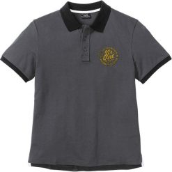 Shirt polo z nadrukiem bonprix antracytowy. Szare koszulki męskie bonprix, s, z nadrukiem, bez rękawów. Za 44,99 zł.