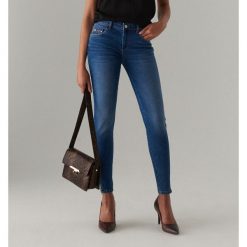 Jeansy skinny z niskim stanem - Niebieski. Niebieskie jeansy damskie Mohito, bez wzorów, z jeansu, z obniżonym stanem. Za 119,99 zł.