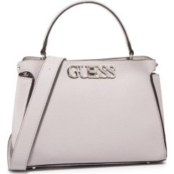 Torebka Guess Uptown Chic (Vg) HWVG73 01050. Czarne torebki klasyczne damskie Guess, z aplikacjami, na ramię, bez dodatków. W wyprzedaży za 419,00 zł.