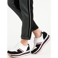 MODNE SNEAKERSY. Białe trampki i tenisówki damskie marki SEASTAR, bez wzorów, bez zapięcia. Za 127,90 zł.