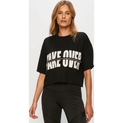 Tally Weijl - T-shirt. Czarne bluzki damskie TALLY WEIJL, s, z nadrukiem, z bawełny, casualowe, z okrągłym kołnierzem. Za 59,90 zł.