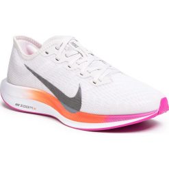 Buty NIKE - Zoom Pegasus Turbo 2 AT8242 009 Vast Grey/Smoke Grey/White. Szare buty sportowe damskie Nike, bez wzorów, z tworzywa sztucznego, sportowe, do biegania, nike zoom. W wyprzedaży za 649,00 zł.