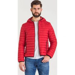 KURTKA trussardi jeans. Czerwone płaszcze męskie Trussardi Jeans, s, z aplikacjami, z jeansu, z kapturem. W wyprzedaży za 601,30 zł.