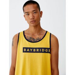 Koszulka na ramiączkach z obszyciem i napisem. Szare koszulki męskie Pull&Bear, m, z napisami, bez kołnierzyka, bez rękawów. Za 34,90 zł.