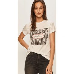 Answear - T-shirt. Białe bluzki damskie ANSWEAR, s, z nadrukiem, z bawełny, casualowe, z okrągłym kołnierzem, z krótkim rękawem. Za 49,90 zł.