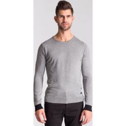 Szary sweter męski z czarnymi ściągaczami na rękawach. Szare swetry męskie Trussardi Jeans, xl, z aplikacjami, z okrągłym kołnierzem, bez kaptura. Za 151,60 zł.