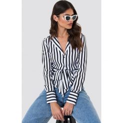 Koszule wiązane damskie: NA-KD Trend Koszula w paski z wiązaniem – Black,White