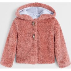 Mango Kids - Płaszcz dziecięcy Carol 80-104 cm. Różowe kurtki dziewczęce Mango Kids, bez wzorów, z bawełny, krótkie, z kapturem. Za 119,90 zł.