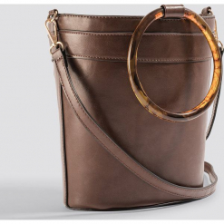 NA-KD Accessories Torba Resin Ring Bucket - Brown. Brązowe torebki klasyczne damskie NA-KD Accessories, w paski. Za 161,95 zł.
