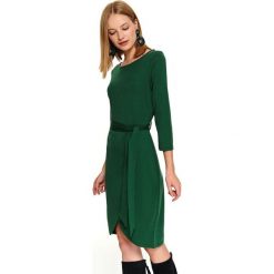 Sukienka dzianinowa na zakładkę. Zielone sukienki damskie Top Secret, na co dzień, na zimę, bez wzorów, z dzianiny, eleganckie, bez kołnierzyka, bez rękawów, midi, proste. W wyprzedaży za 59,99 zł.