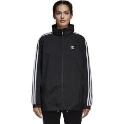 KURTKA PRZECIWDESZCZOWA ADIDAS ORIGINALS (32). Kurtki sportowe damskie Adidas, w paski, z kapturem. W wyprzedaży za 269,99 zł.