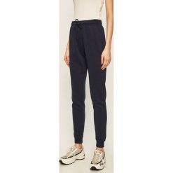 Lacoste - Spodnie. Czarne spodnie damskie Lacoste, z bawełny. Za 349,90 zł.