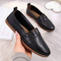 Półbuty damskie skórzane slip on czarne Vinceza - czarny. Czarne półbuty damskie Vinceza, bez wzorów, bez obcasa, bez zapięcia. Za 109,99 zł.