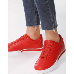 Czerwone Buty Sportowe Forever Sporty Style. Czerwone buty sportowe damskie Multu, bez wzorów, sportowe. Za 29,99 zł.