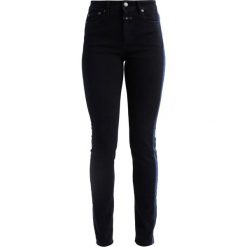 CLOSED LIZZY Jeans Skinny Fit black/blue. Niebieskie rurki damskie CLOSED, bez wzorów, z elastanu. W wyprzedaży za 524,30 zł.
