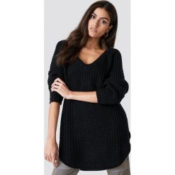 NA-KD Sweter ze splotem - Black. Czarne swetry oversize damskie NA-KD, z dzianiny. Za 113,00 zł.