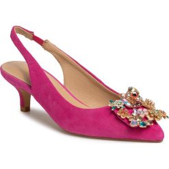 Sandały ALMA EN PENA - V20091 Suede Fuxia. Różowe klapki damskie Alma en Pena, z aplikacjami, z zamszu, bez obcasa, na obcasie. Za 449,00 zł.