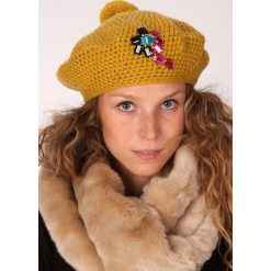 Unikatowy beret. Brązowe czapki damskie marki Pakamera, w kolorowe wzory. Za 150,00 zł.