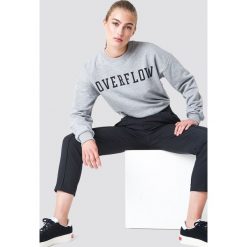 NA-KD Bluza Overflow - Grey. Szare bluzy damskie NA-KD, z nadrukiem, z bawełny, bez rękawów, bez kaptura. Za 52,95 zł.