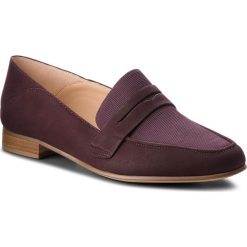 Półbuty CLARKS - Pure Iris 261379514 Aubergine. Czerwone półbuty damskie Clarks, bez wzorów, ze skóry, bez obcasa, na obcasie, bez zapięcia. W wyprzedaży za 299,00 zł.