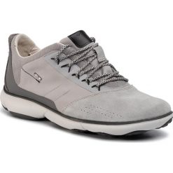 Półbuty GEOX - U Nebula C U94D7C 01122 C1010 Lt Grey. Szare półbuty męskie Geox, na co dzień, bez wzorów, z zamszu, bez zapięcia. W wyprzedaży za 449,00 zł.
