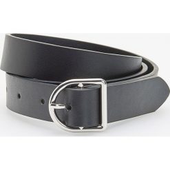 Pasek z ozdobną klamrą - Czarny. Czarne paski damskie Reserved, w paski. Za 29,99 zł.