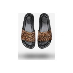 Klapki Kubota Premium Animal Leopard. Pomarańczowe klapki damskie Kubota, z aplikacjami, ze skóry. Za 199,99 zł.
