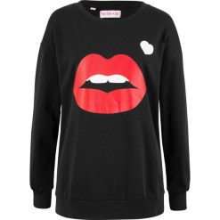 Bluza oversize z kolekcji Maite Kelly bonprix czarny z nadrukiem. Czarne bluzy damskie bonprix, z nadrukiem, bez rękawów, bez kaptura. Za 79,99 zł.