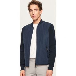 Żakardowy sweter z pikowanym przodem - Granatowy. Niebieskie swetry klasyczne męskie marki Reserved, l, z żakardem. Za 189,99 zł.