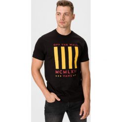 Vans Victory Koszulka Czarny. Czarne podkoszulki męskie Vans, m, z nadrukiem, z bawełny, z krótkim rękawem. Za 145,95 zł.