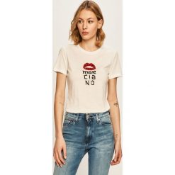 Marciano Guess - T-shirt. Białe bluzki damskie MARCIANO GUESS, xs, z aplikacjami, z bawełny, z okrągłym kołnierzem. W wyprzedaży za 199,90 zł.