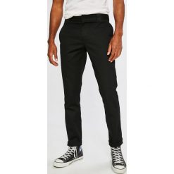 Dickies - Spodnie. Szare rurki męskie marki Dickies, z bawełny. W wyprzedaży za 139,90 zł.