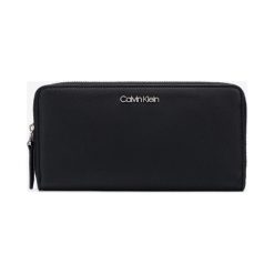 Calvin Klein Must Ziparound Large Portfel Czarny. Czarne portfele damskie Calvin Klein, bez wzorów, z materiału. Za 326,95 zł.
