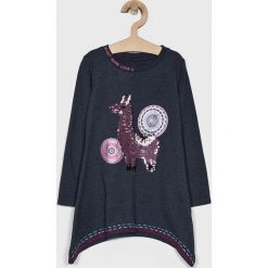 Desigual - Longsleeve dziecięcy 104-164 cm. Niebieskie bluzki dziewczęce Desigual, z aplikacjami, z bawełny, z okrągłym kołnierzem, z długim rękawem, długie, bez kaptura. W wyprzedaży za 99,90 zł.