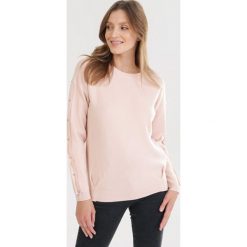 Jasnoróżowy Sweter Ginoryera. Różowe swetry damskie Born2be, xl, bez wzorów, bez rękawów, bez kaptura. Za 89,99 zł.