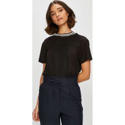 Only - Top. Czarne bluzki damskie marki ONLY, s, bez wzorów, z elastanu, z okrągłym kołnierzem, z krótkim rękawem. W wyprzedaży za 49,90 zł.