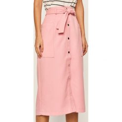Vero Moda - Spódnica. Różowe spódniczki damskie Vero Moda, na co dzień, s, bez wzorów, z poliesteru, casualowe, z podwyższonym stanem, maxi, proste. W wyprzedaży za 169,90 zł.