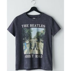 Koszulka The Beatles -. Koszulki damskie Cropp, s, bez wzorów, bez kołnierzyka, bez rękawów. Za 59,99 zł.