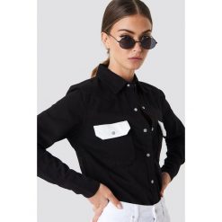 Calvin Klein Koszula Western Lean Contrast - Black. Czarne koszule damskie Calvin Klein, bez wzorów, z lyocellu, bez kołnierzyka, z długim rękawem. W wyprzedaży za 263,47 zł.