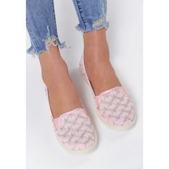 Różowe Tenisówki Come Get It. Różowe trampki i tenisówki damskie Renee, bez wzorów, bez zapięcia. Za 29,99 zł.